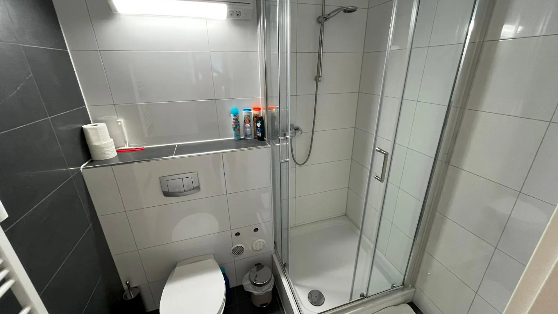 Stylish Apartment In Friesenplatz, Heart Of كولونيا