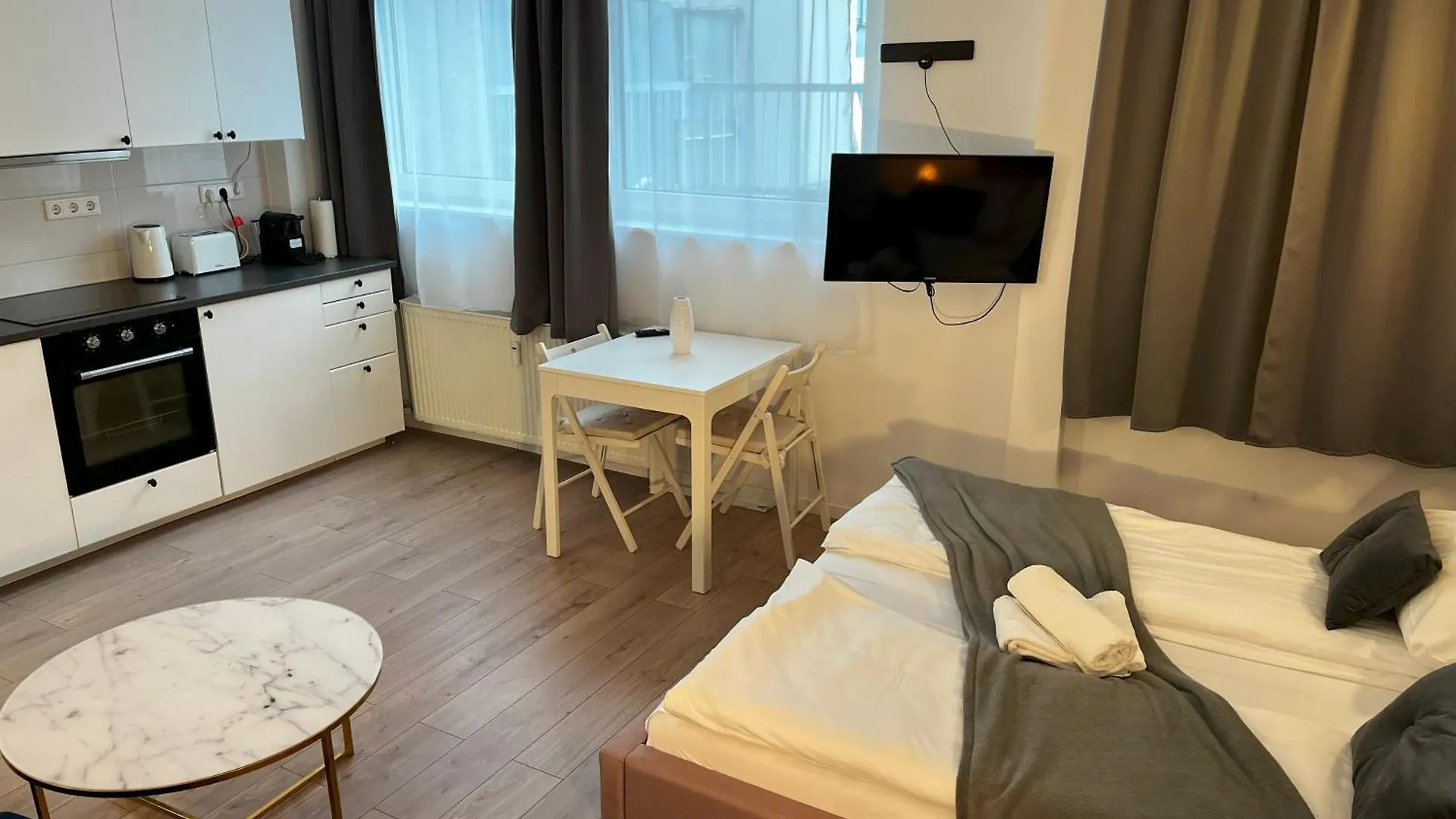 Stylish Apartment In Friesenplatz, Heart Of كولونيا