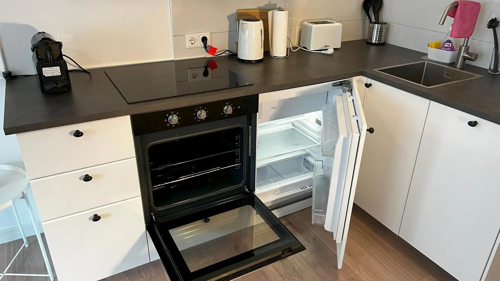 Stylish Apartment In Friesenplatz, Heart Of كولونيا